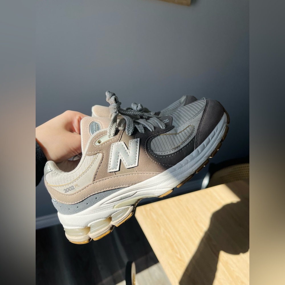 New Balance 2002R